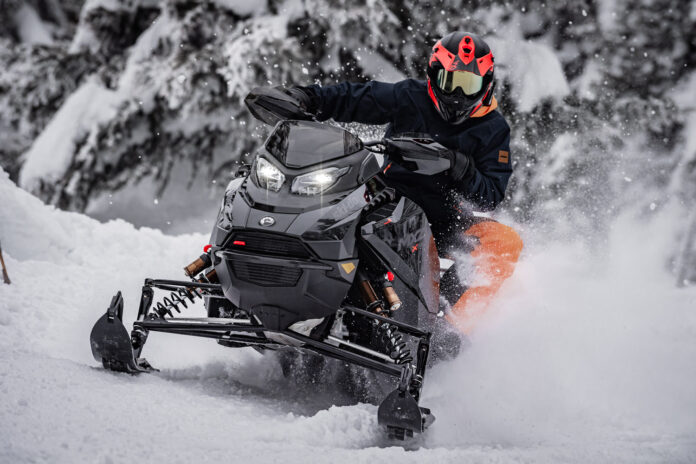 030524_SKIDOO_WEB 2025 Ski Doo MXZ XRS 850 Turbo R