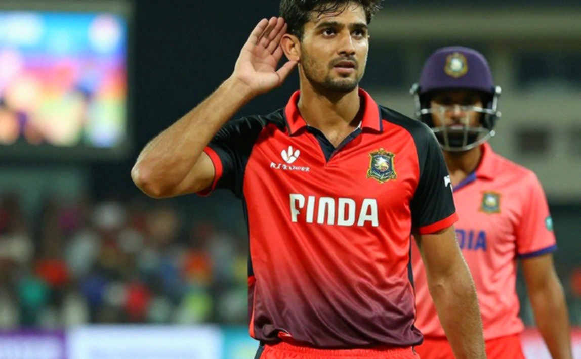 রাওয়ালপিন্ডিতে ৪৩০ তাড়া: ব্রুকের ২০২ হেডলাইন, কিন্তু ইংল্যান্ডের বোলিংয়েই আসল গল্প