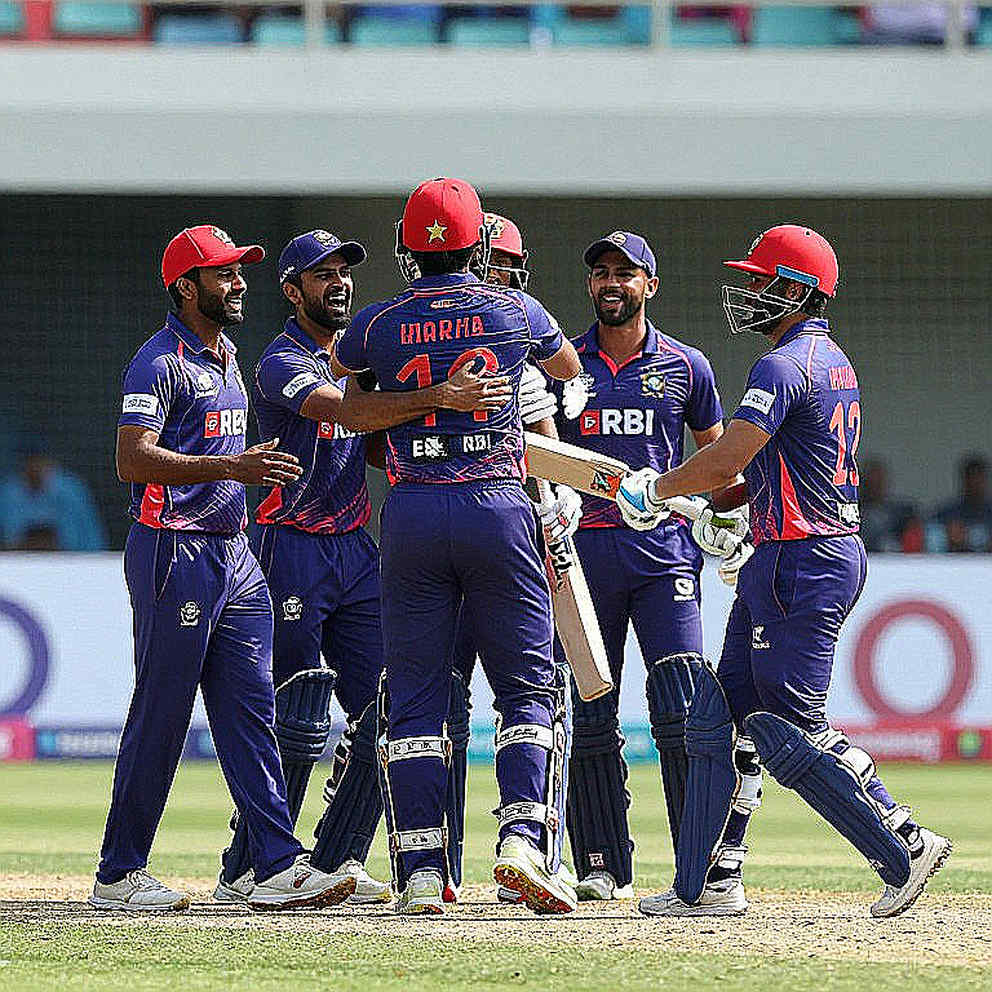টুর্নামেন্টের চাপ ও ডট বলের খাতা: মাঝের ওভারে বাংলাদেশের নীরব পরাজয়