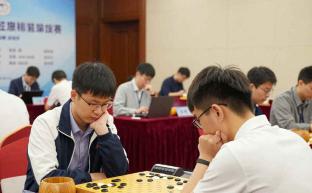 বেন্ট লারসেনের ছায়ায় একটি বিজ্ঞাপন: ChessBase Magazine #225 এবং দাবা-বিষয়বস্তুর অর্থনীতি