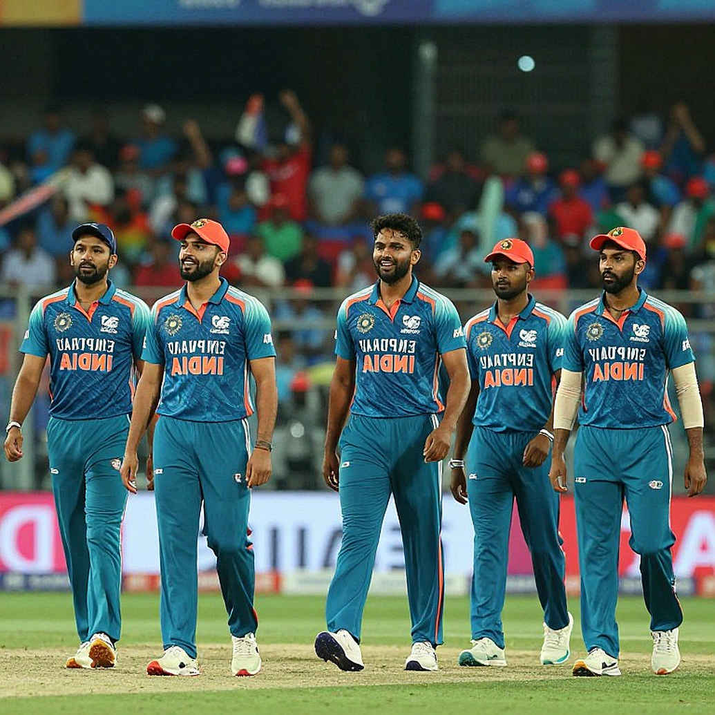 ২৩০ স্ট্রাইক রেটের ফাঁদ: ডোনাল্ড এসেছেন, ইনগ্লিসের শূন্যতা এখনো খোলা